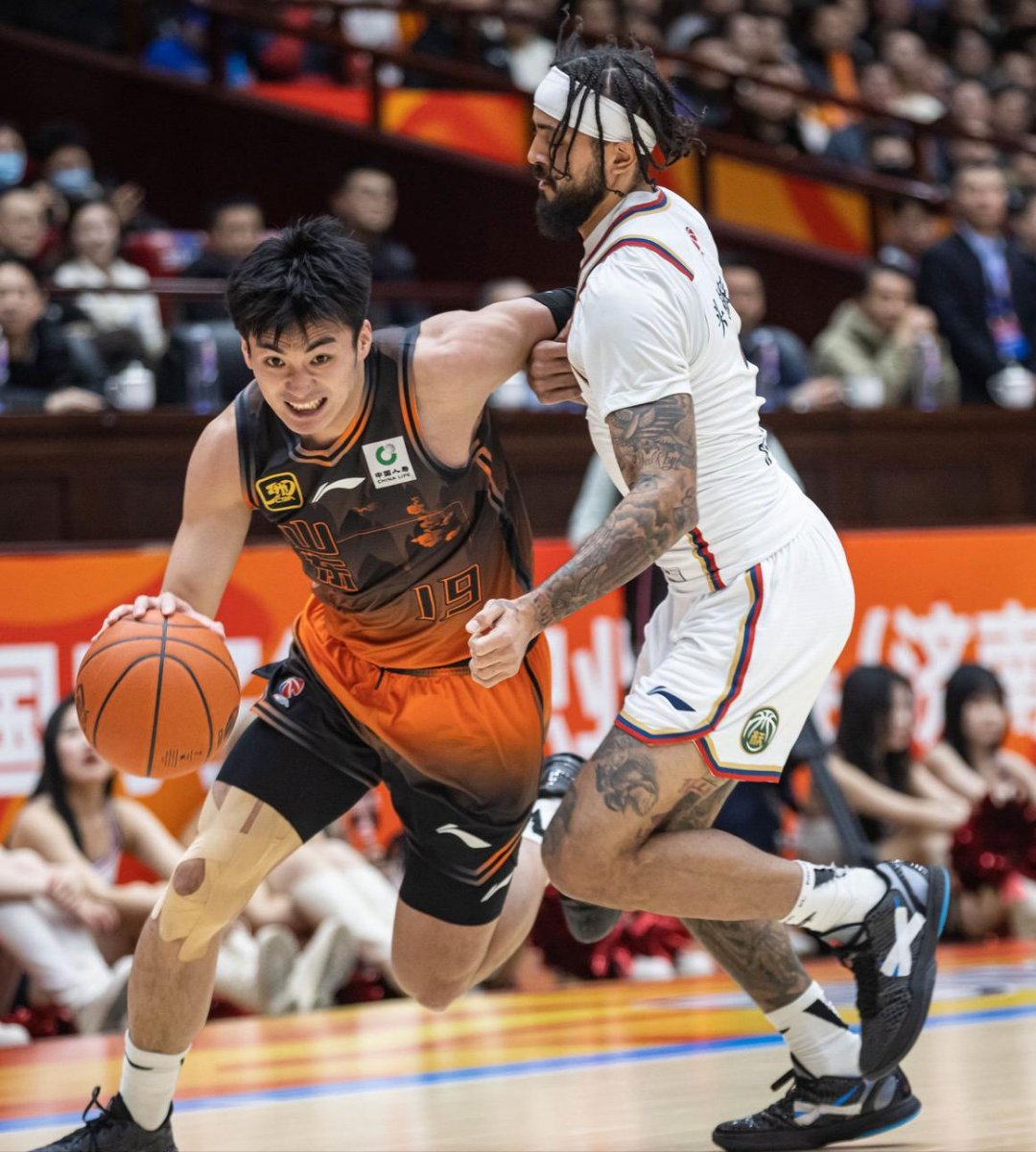 爱游戏体验关于CBA常规赛赛程吃紧，北京首钢今晚豪取连胜，信心回归，赛程密集仍需轮换的信息