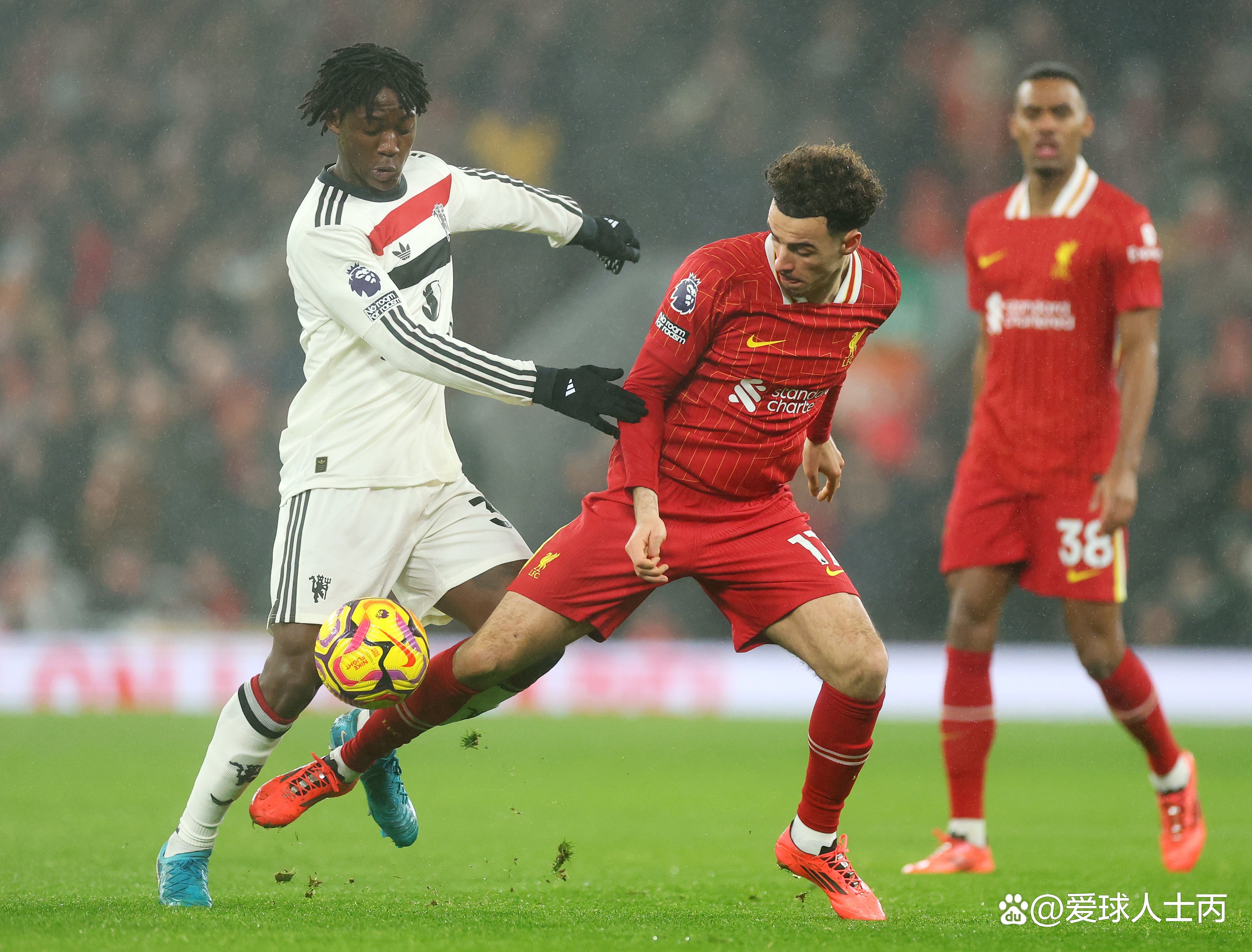 爱游戏体验包含利物浦训练开放日，赛前状态回暖引欢呼，意甲在即，更衣室氛围转暖的词条